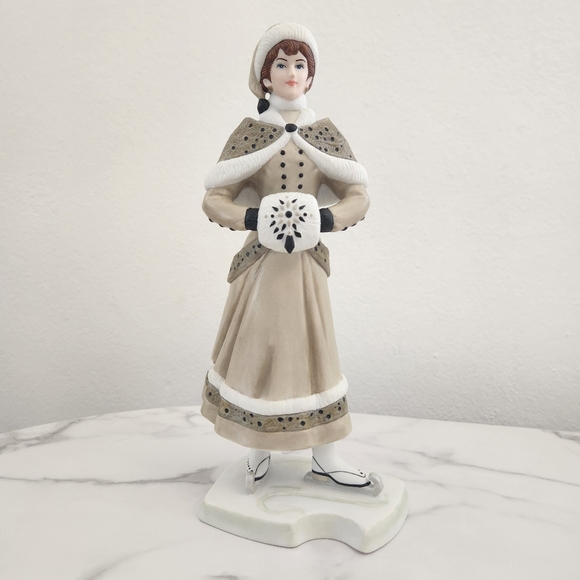 Other - Avon Mrs. Albee 2014 Figurine  Collector’s Edition